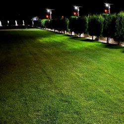 SL802 gatelysstolpe med to 160W solcellepaneler 