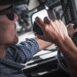 CB PNI Escort HP 8900 ASQ radiostasjonspakke, 12-24V + CB PNI Extra 45-antenne med magnetisk base